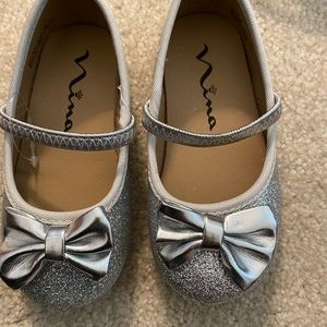 Super cute. Silver glitter  mary jane toddler shoes . Sz 6. brand Nina.